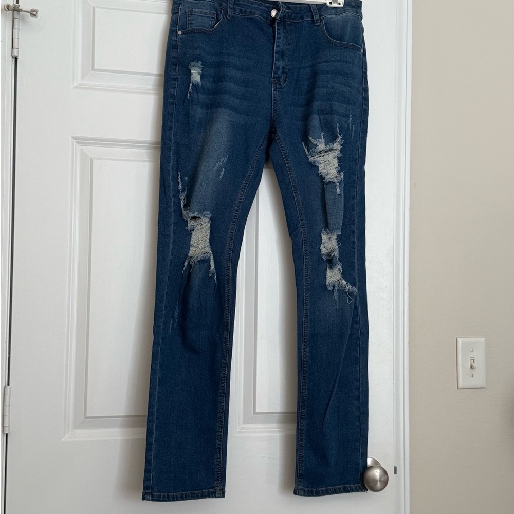 Classic Blue Straight Leg Distressed Denim’s Chic
